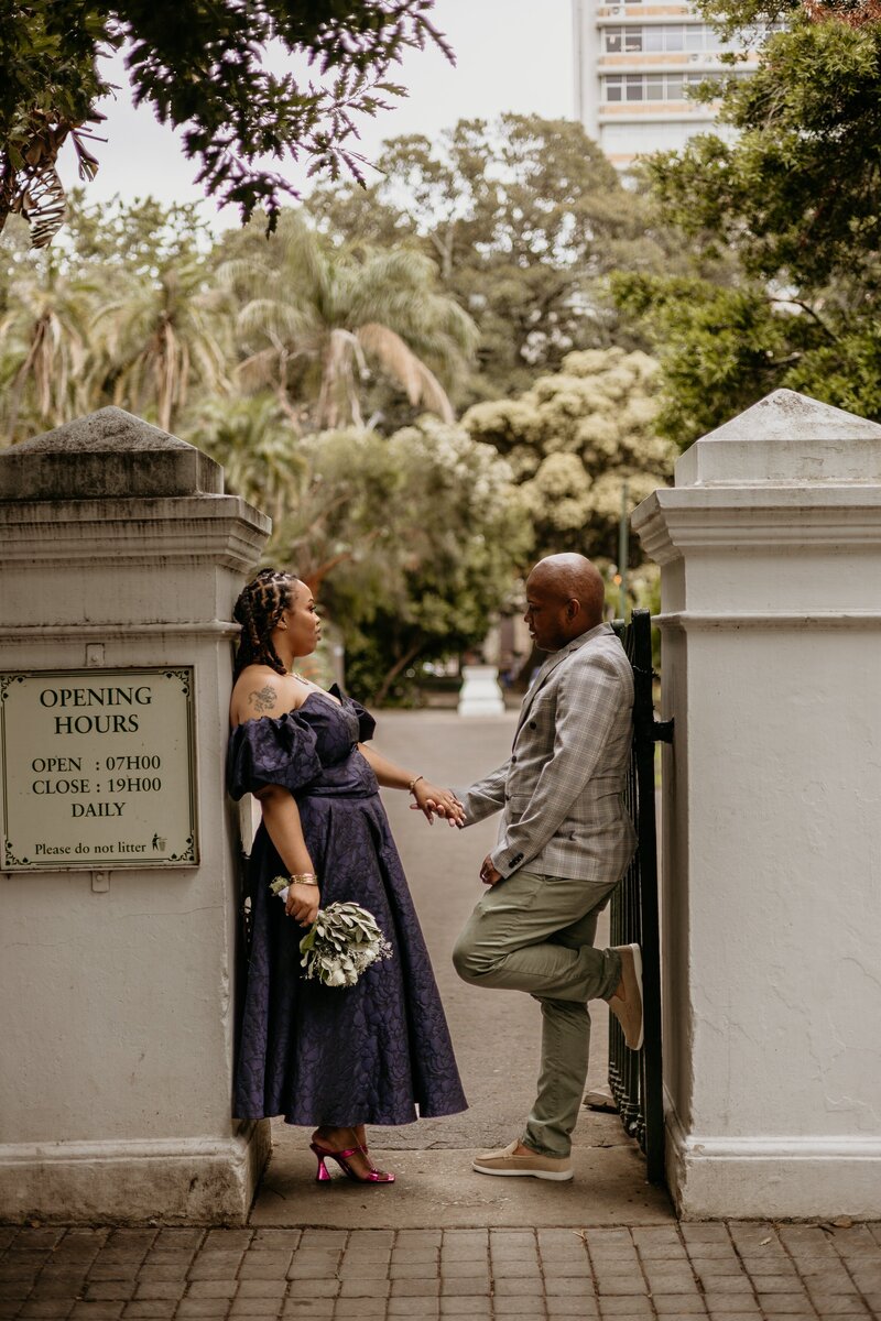 Couple wedding photo session in Company's Garden