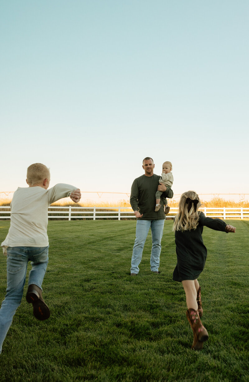 cinematic-backyard-summer-family-storytelling-session-judith-photo-co-65