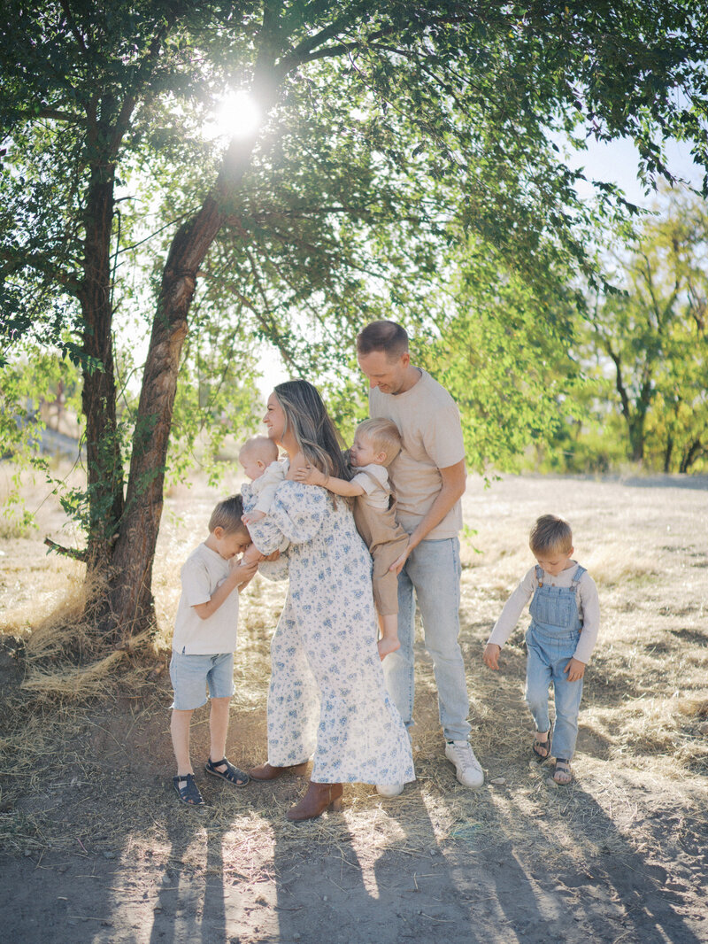 Family of six having fun during their family photoshoot at a park in Vancouver, BC