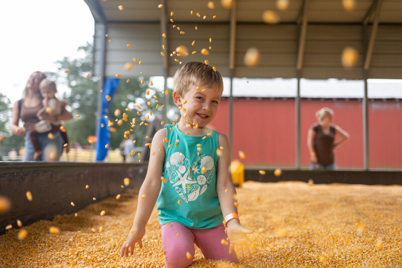 LightCreative_202310_RaleighPumpkinPatchPhotoSession_001