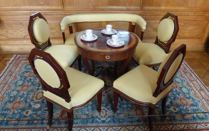 hertiage-appraisals-antiques-furniture-table-chairs