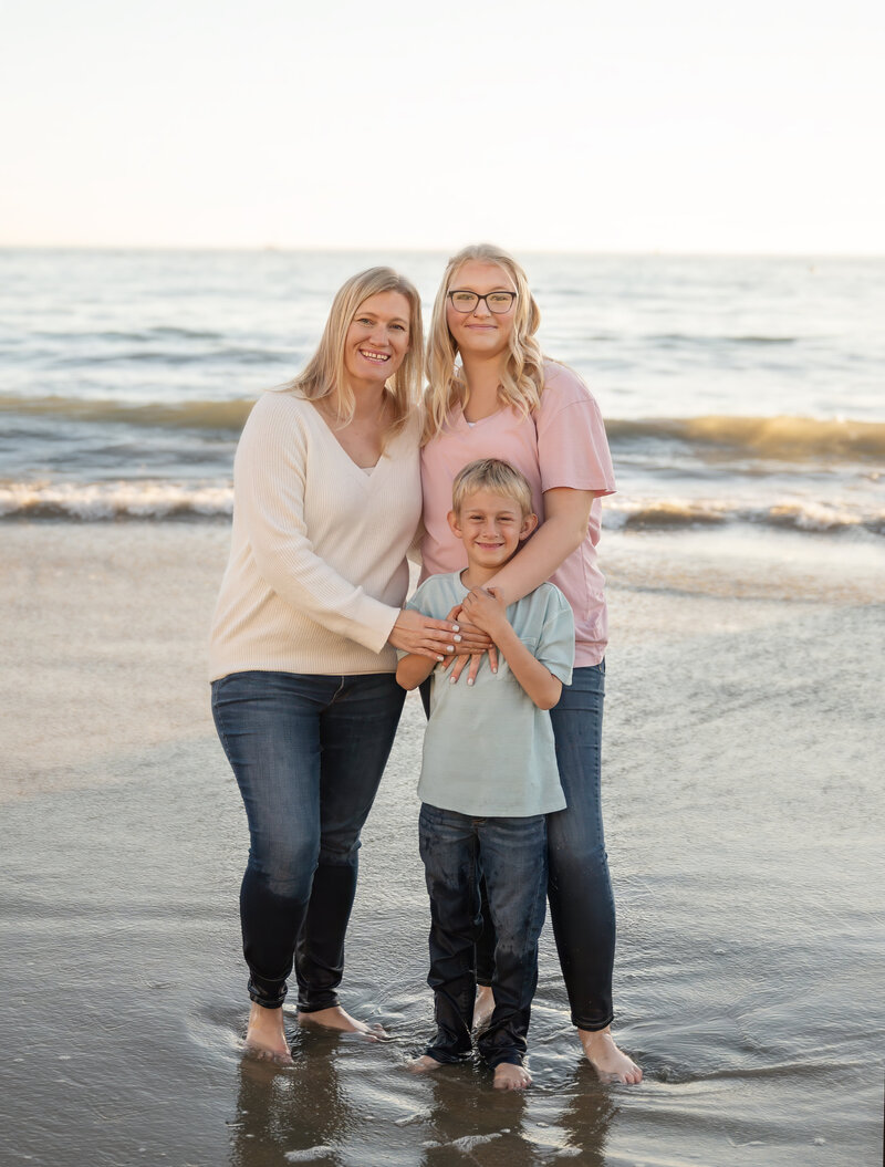 mom with 2 kids as a orange county photographer