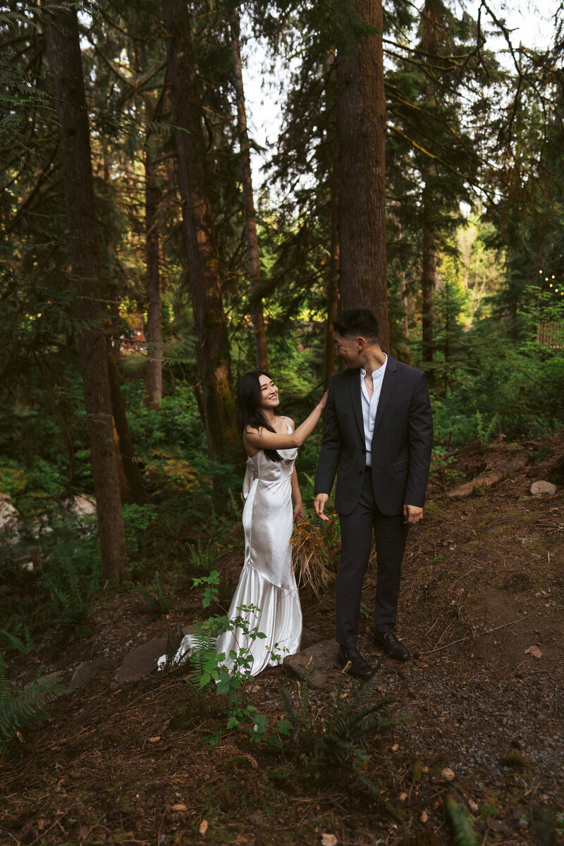 -granite-falls-western-washington-cabin-greenhouse-elopement--55