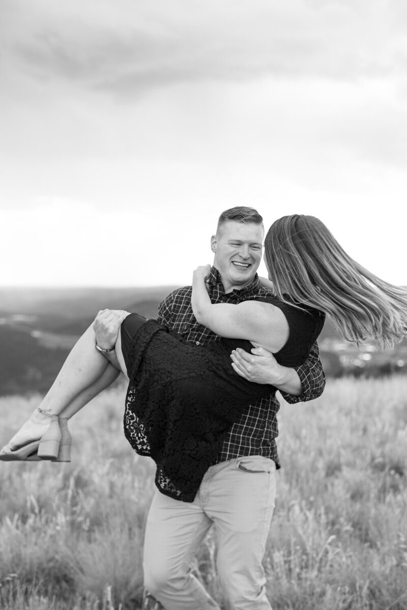 Playful Engagement with a Mountain View_0021
