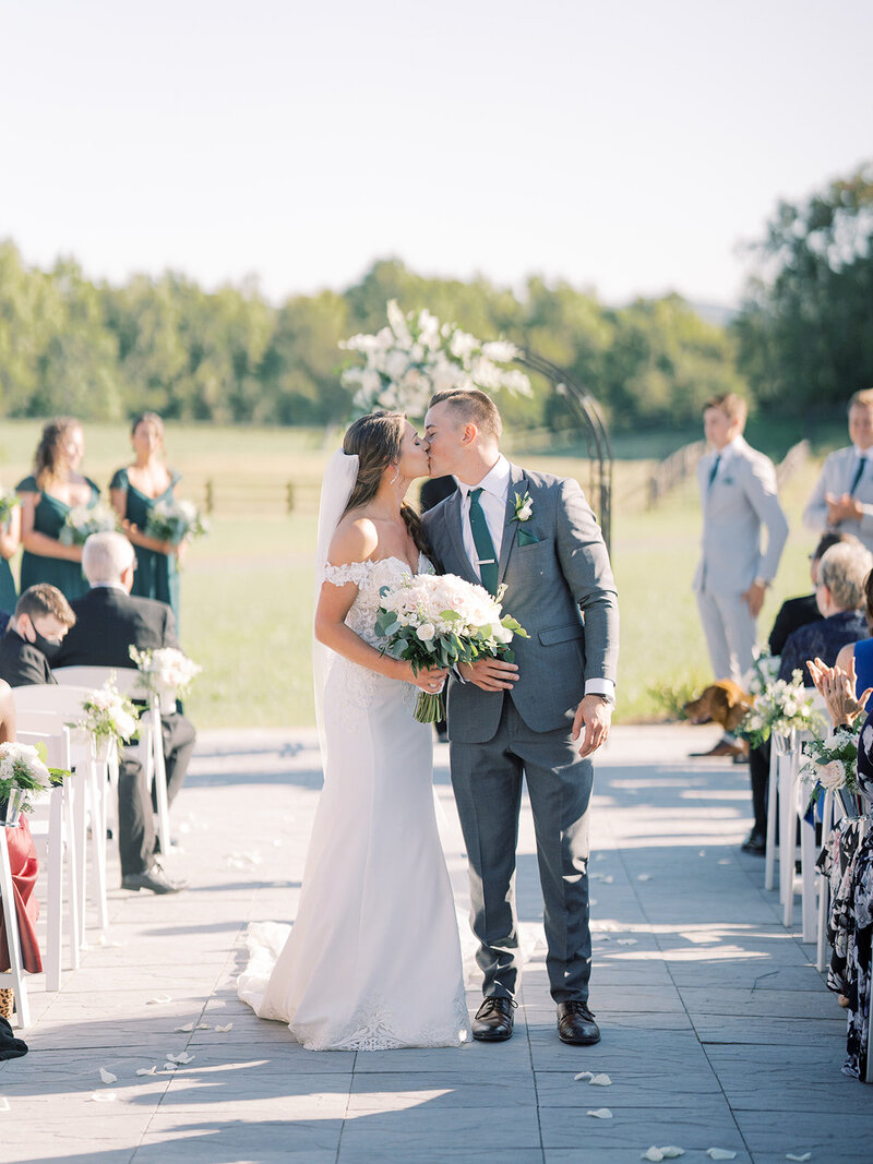 Klaire-Dixius-Photography-Middleburg-Barn-Virginia-Wedding-Kyle-Alana-Ceremony-64