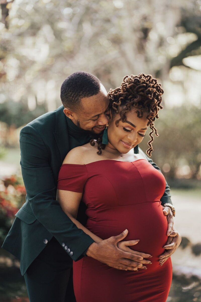 intimate maternity photoshoot ideas for couples in Jacksonville