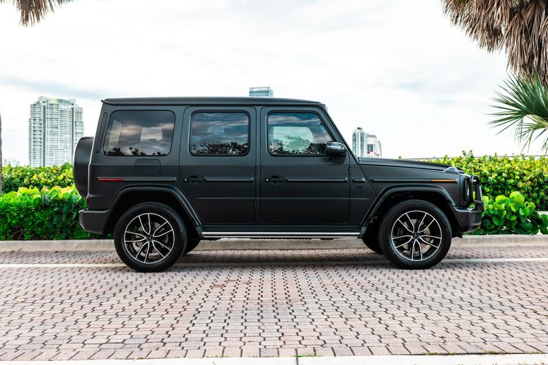 mercedes-g550-matte-manufaktur-night-black-magno-for-rent-in-miami-side-profile-022