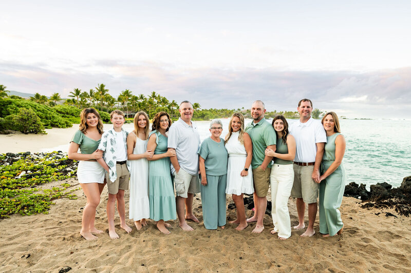 kona hawaii photographer capturing family at sunrise-55
