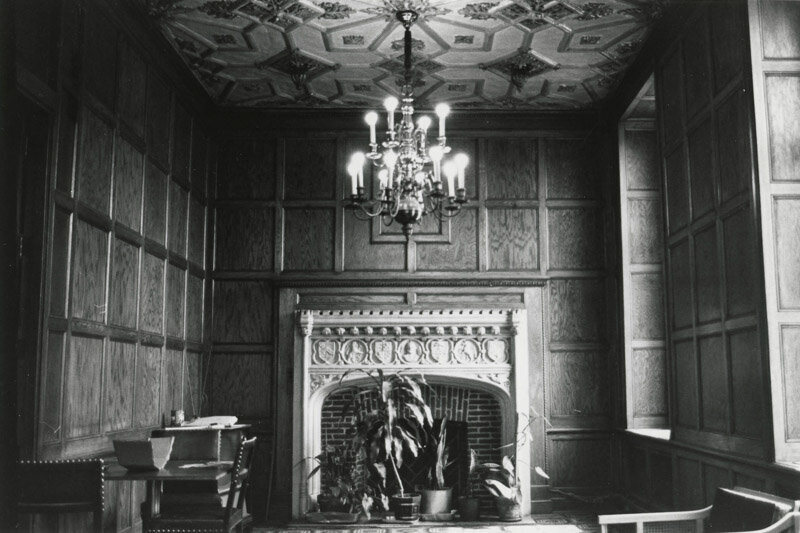 lee plaza first floor lounge