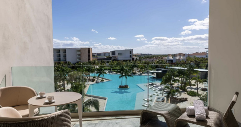 Junior Suite Poolside