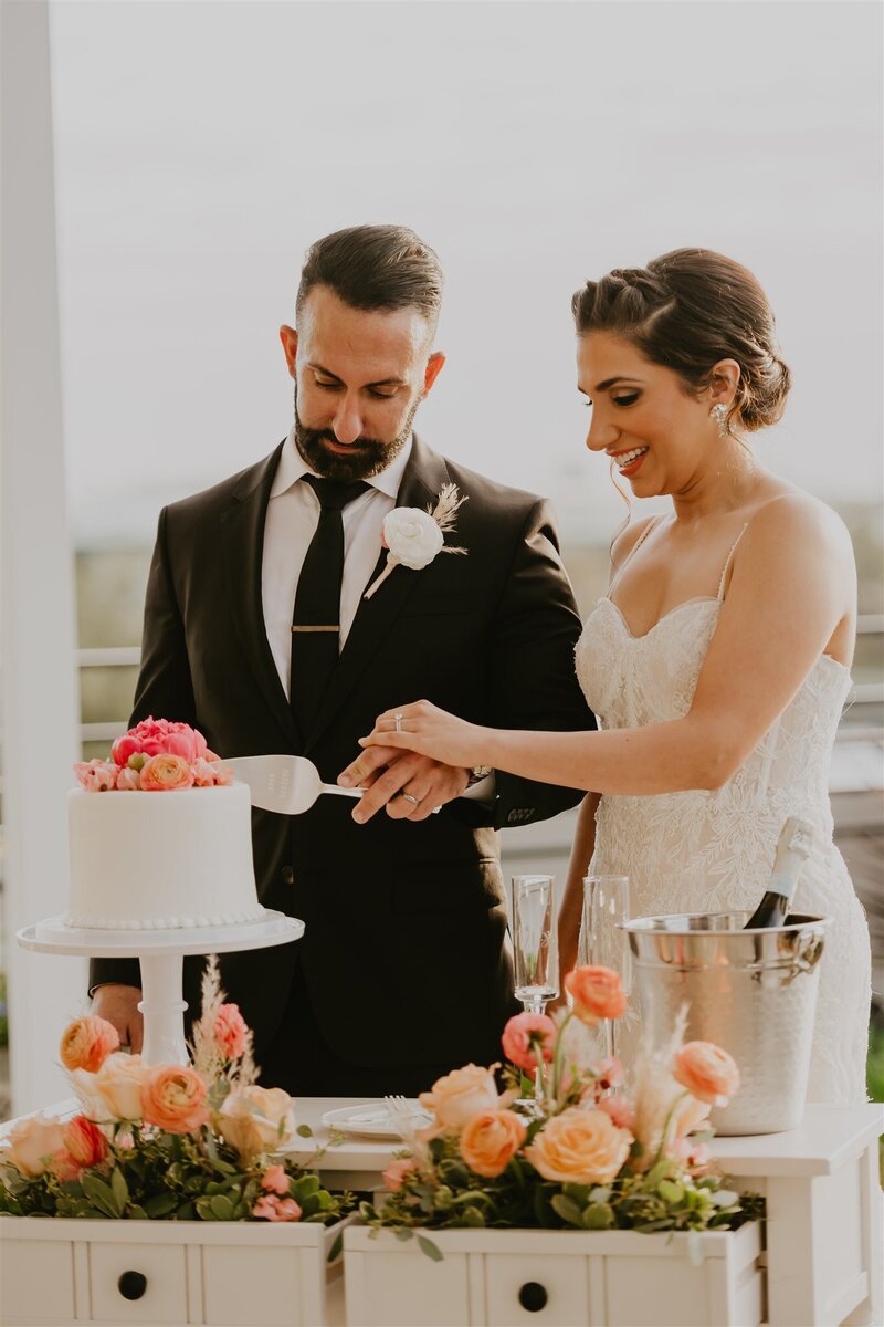 regina-the-photog-rooftop220-florida-elopement-chantilly-chic-celebrations-4