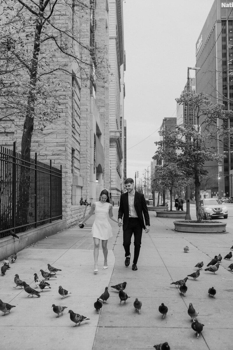 couple running through the city