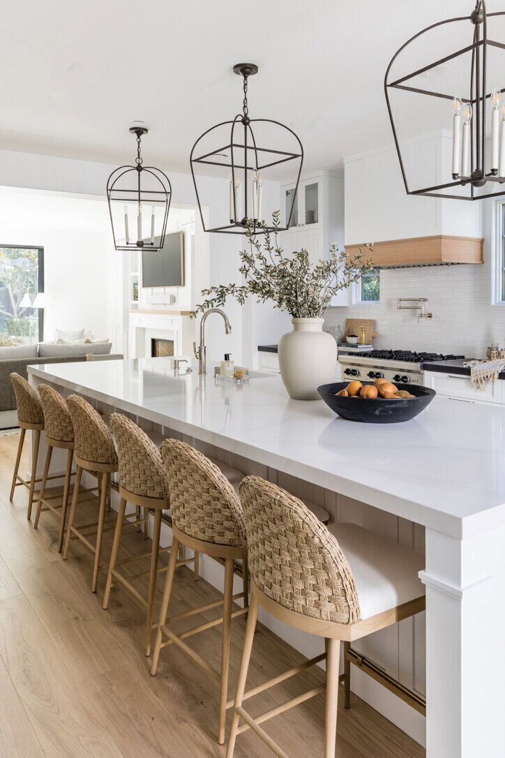 Modern California kitchen with backsplash and personalized interiors
