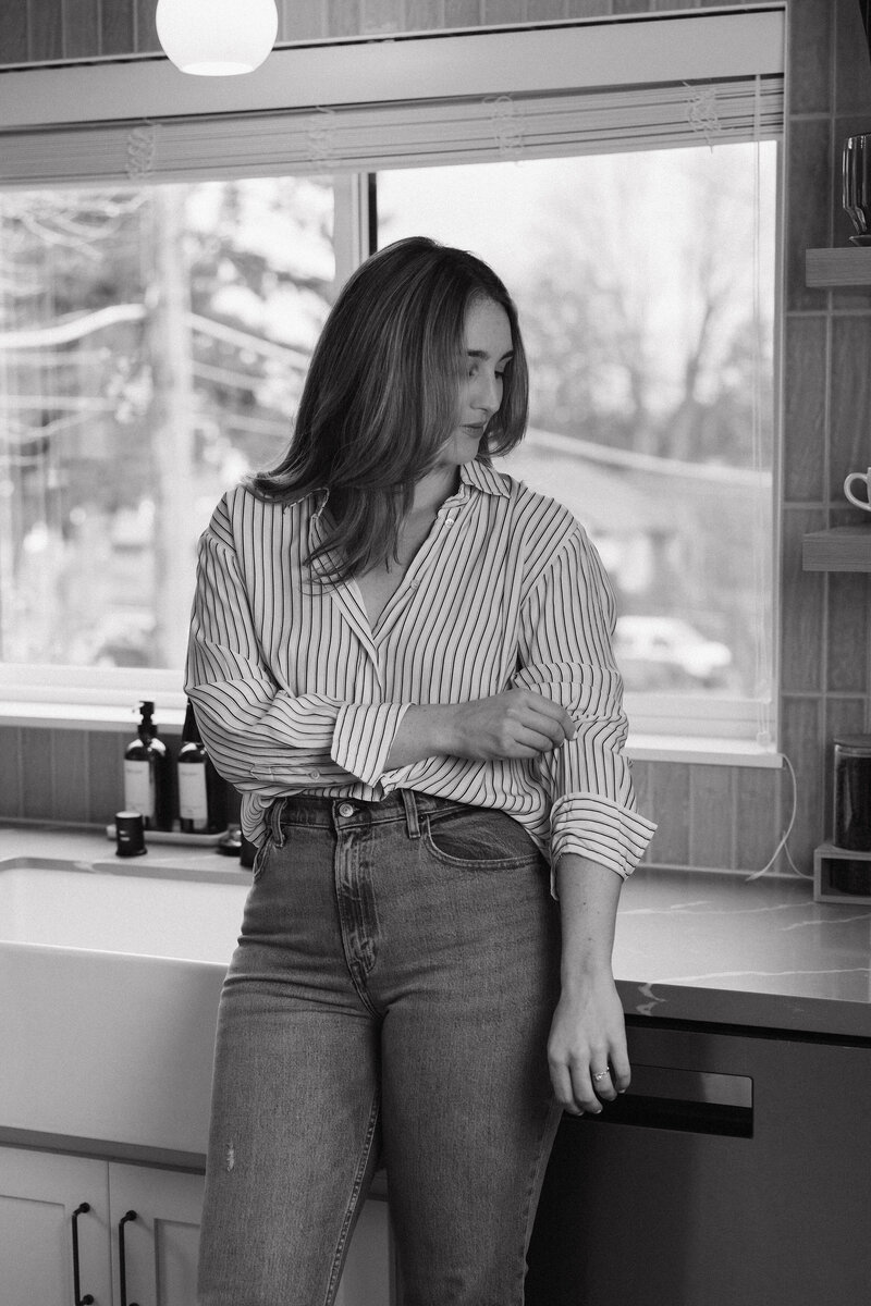 Woman standing in the kitchen