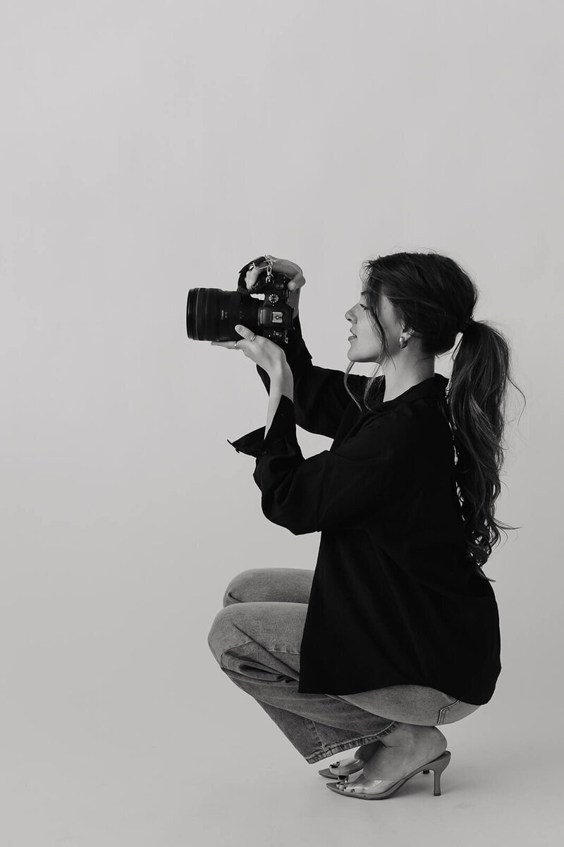 Minnesota wedding photographer looks through her viewfinder