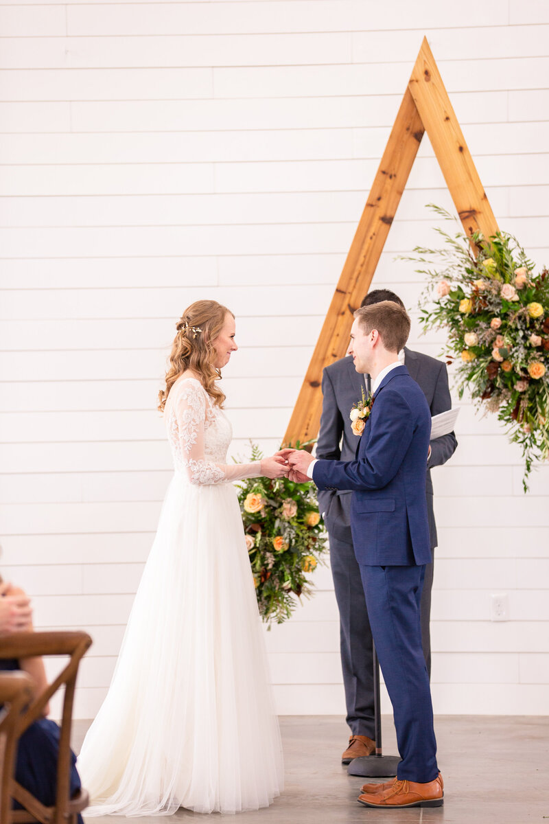 Emerald Pines Wedding - Sioux Falls Wedding Photographer - Madison & Dave - Highlights-173