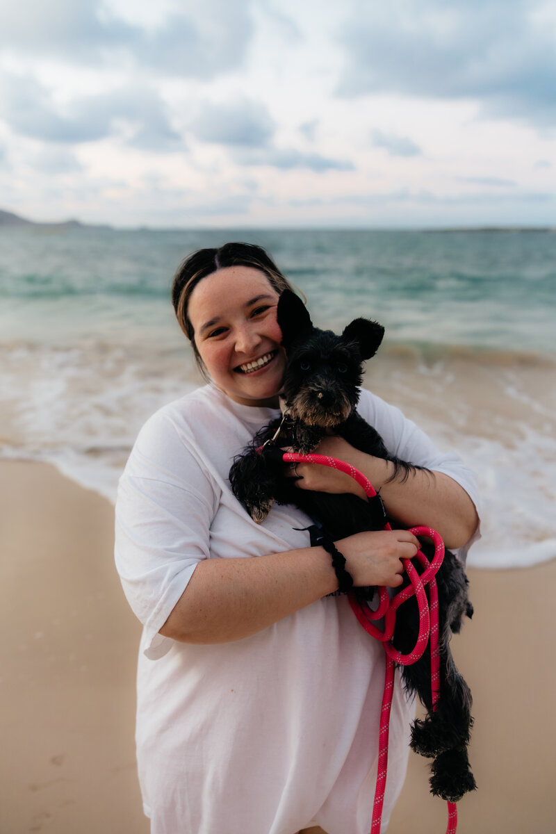 Lexi Rae and her dog on a Hawaii beach — behind the lens of Lexi Rae Photo