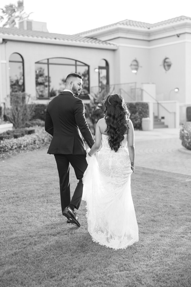 bride and groom walking into the lakewood ranch country club