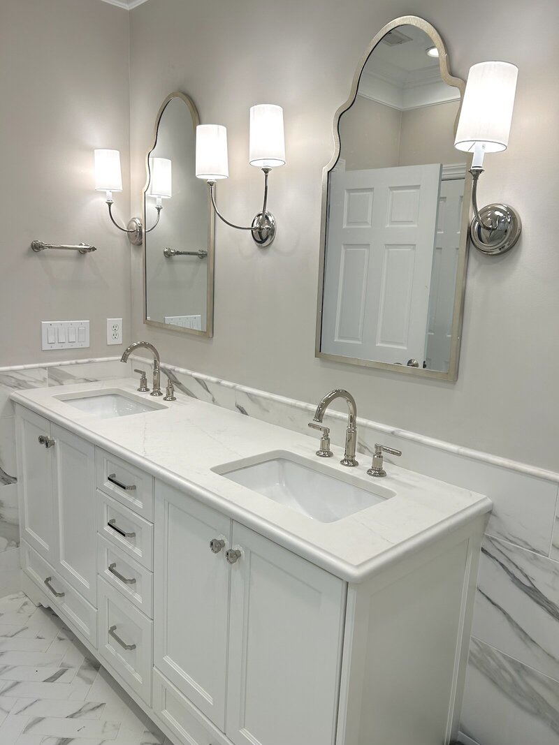 white double vanity with fixtures with the brilliance finish