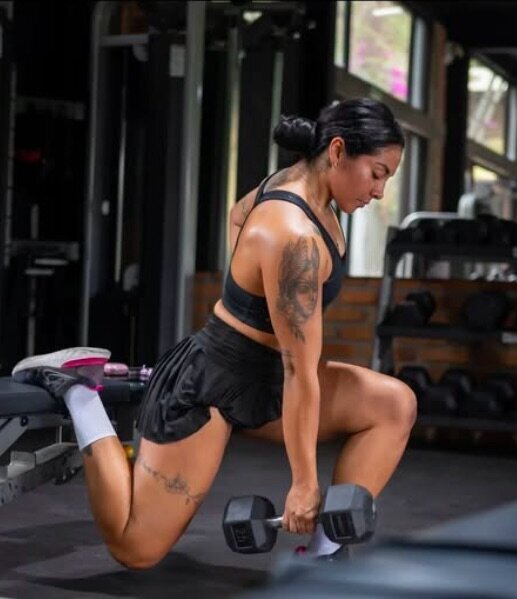 Laura is a personal trainer and integral health therapist offering fitness training, holistic wellness guidance, and nutritional consultations in Sayulita and San Pancho, Nayarit, Mexico.