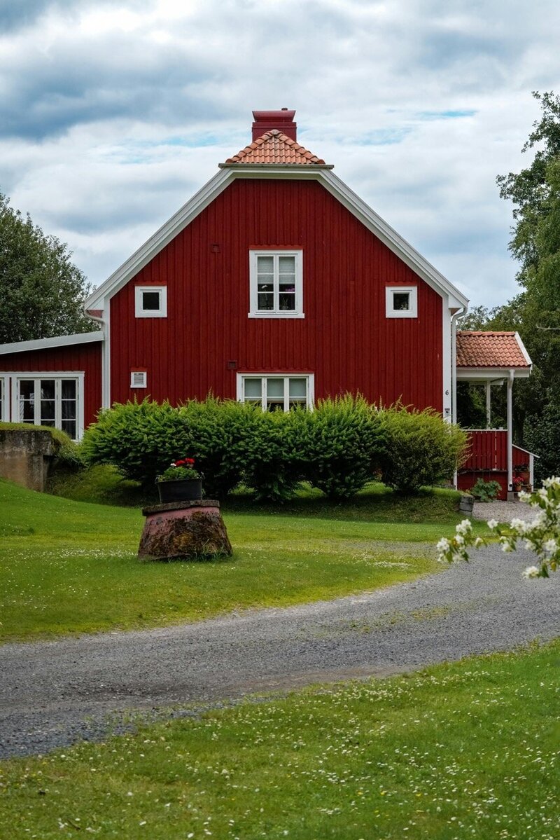 A farmhouse home representing rural residential garbage and recycling service