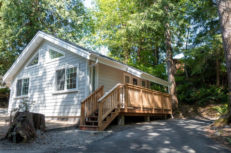 SurfsInn_CedarB_Exterior