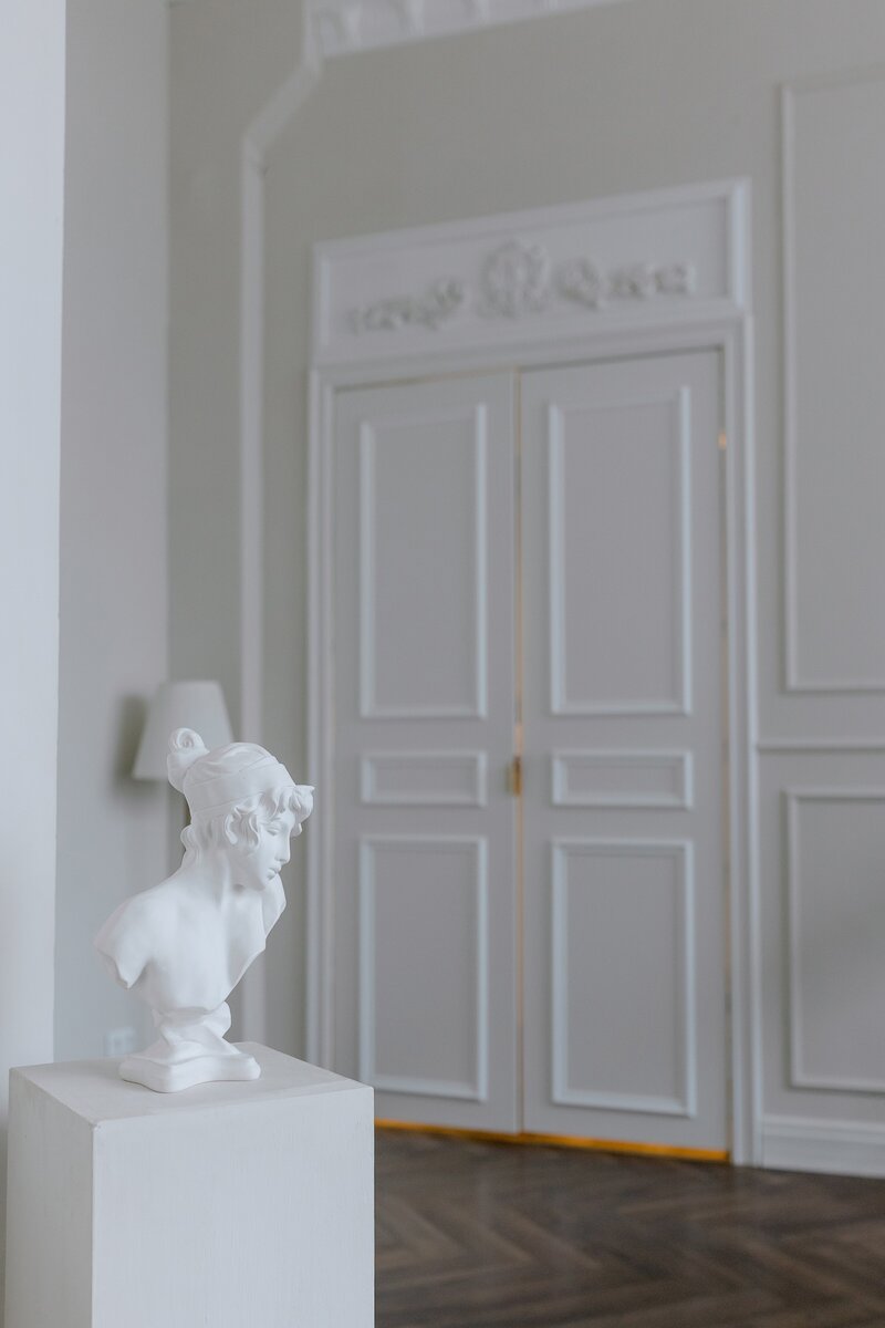 pexels-hanna-auramenka-8693637