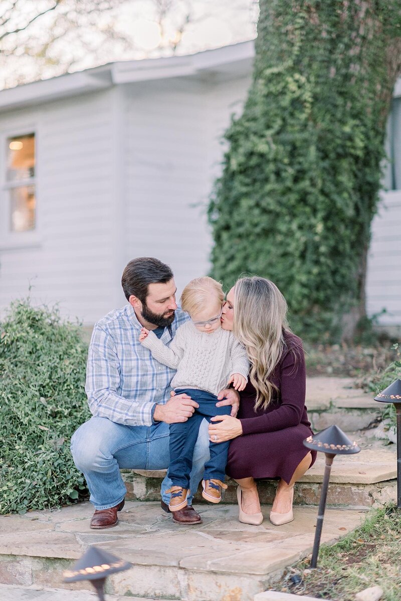 new-braunfels-texas-maternity-session-at-gruene-estate_0021