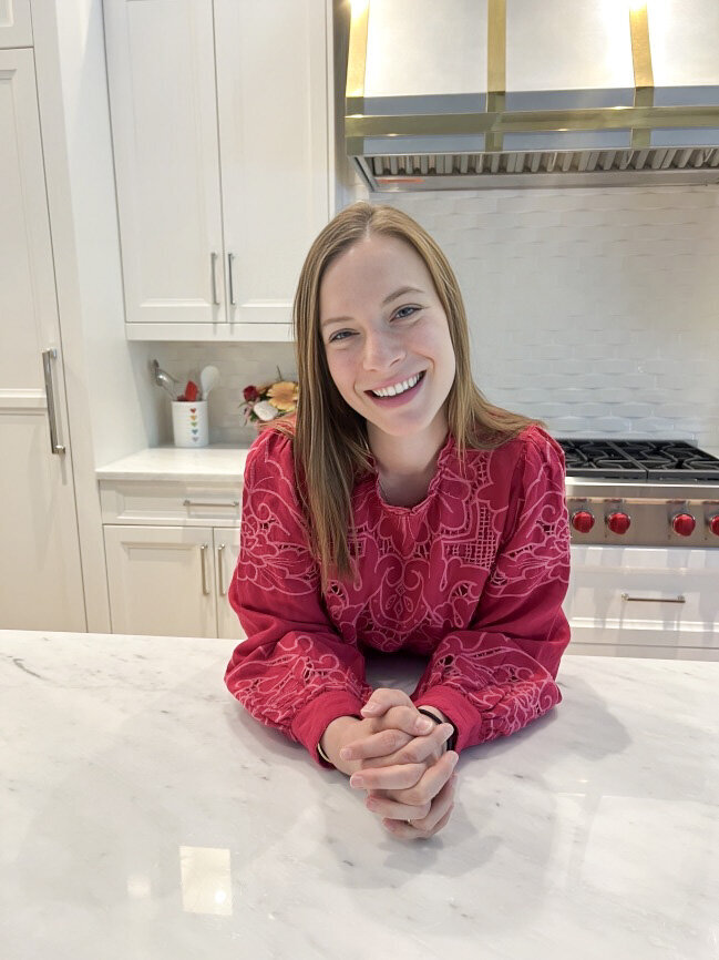 Allee Peterson smiling | Health Coach for T1D Moms and Wellness Clients | Type Won Coaching™