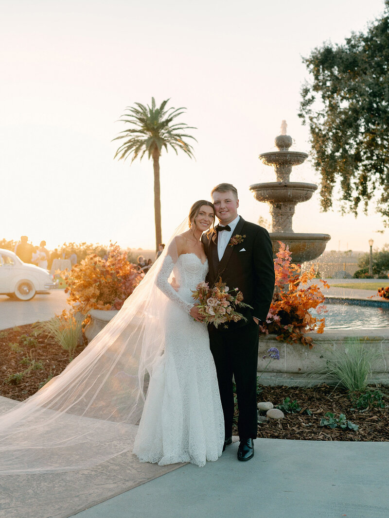Autumn-Maximalist-Wedding-with-rich-tones-blue-velvet-draping-Ashley-Ludaescher-Photography-Vanessa-Noel-Events-0096