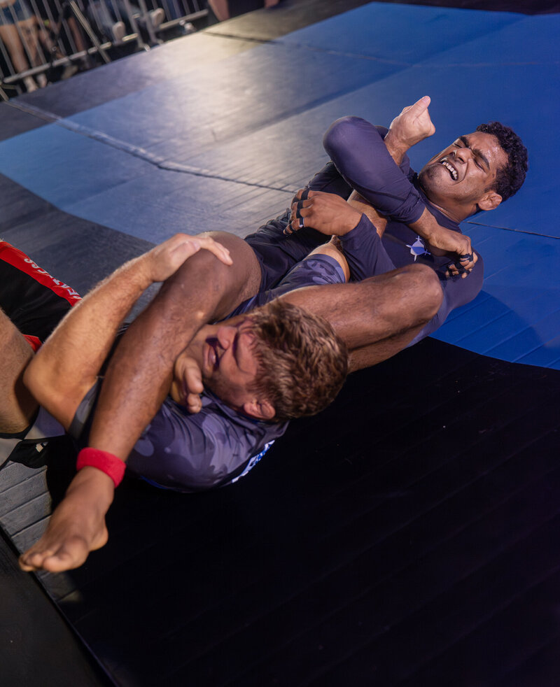 PNW grappler at Sub Kumite doing an arm bar. Tournament photographer