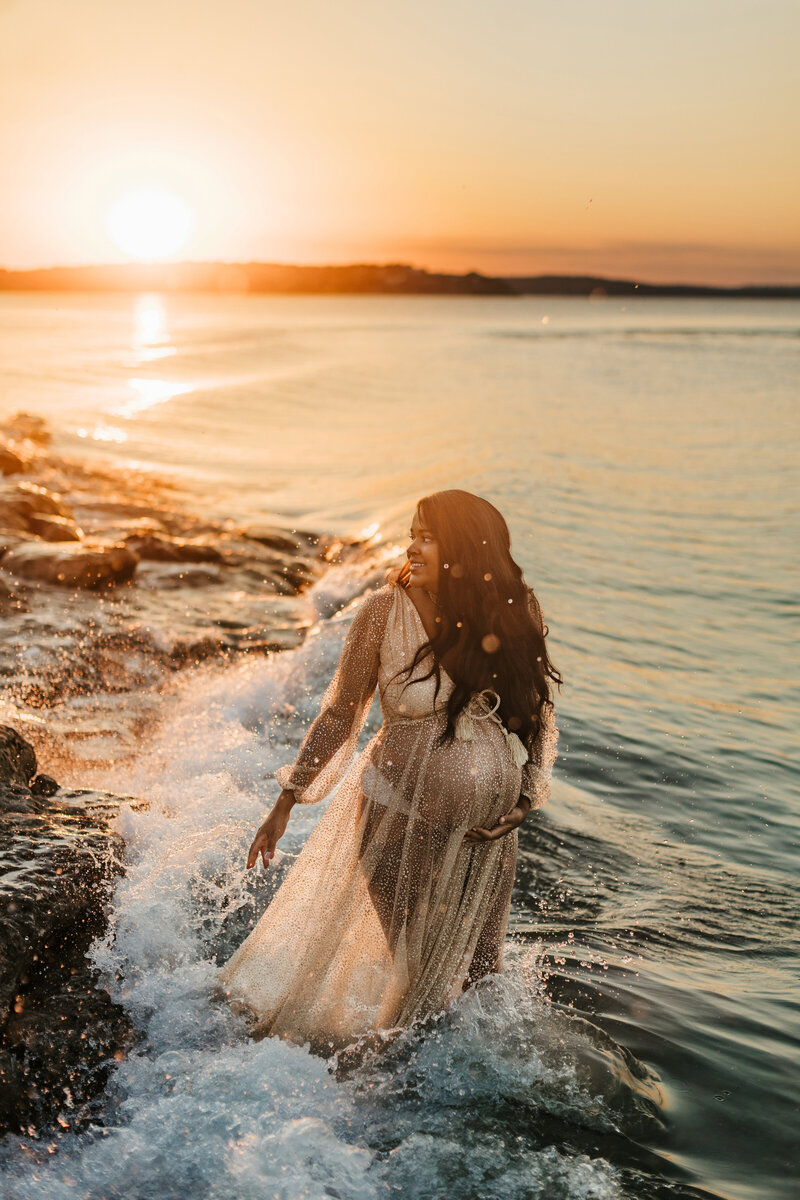 woman posed for maternity photo session