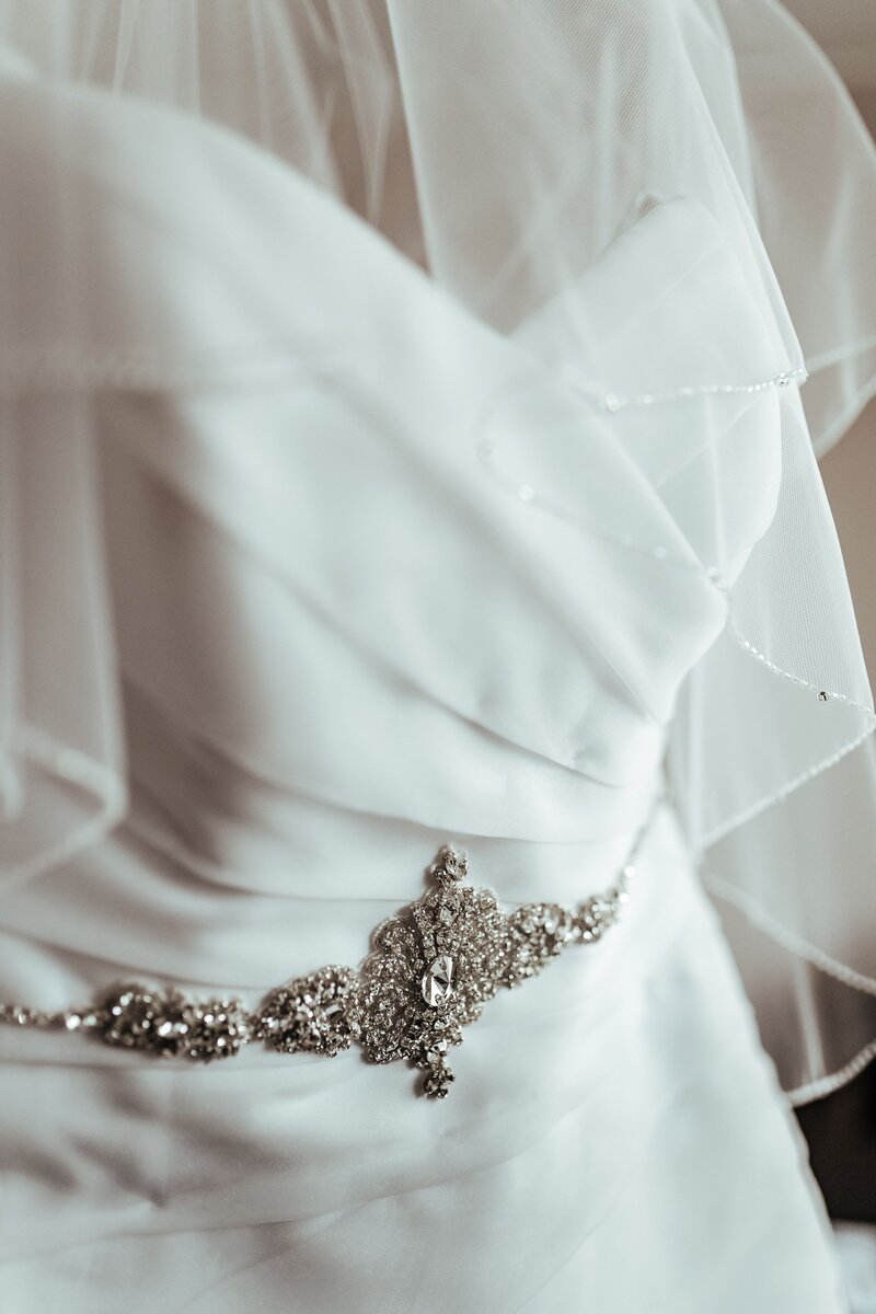 kaboompics_white-dress-with-jewelerry-2526