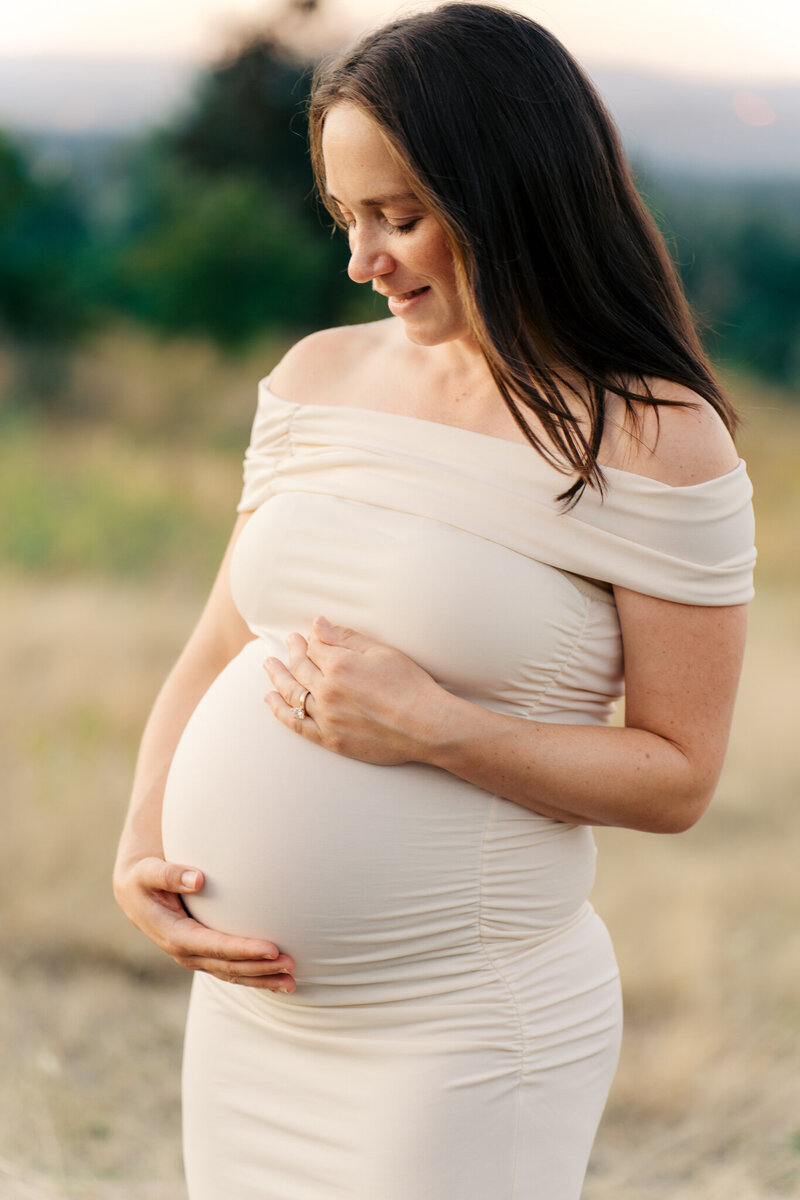 Pregnant woman during Portland Golden hour maternity session