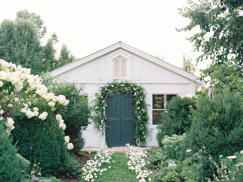 2022_08_08 Luxurious Garden Wedding Inspiration Ceremony-50