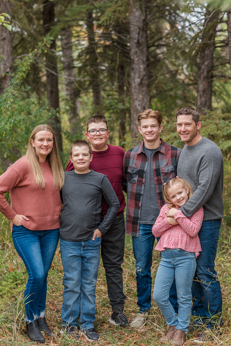 2023-Krystal-moore-photography-moose-jaw-family-photos-forest