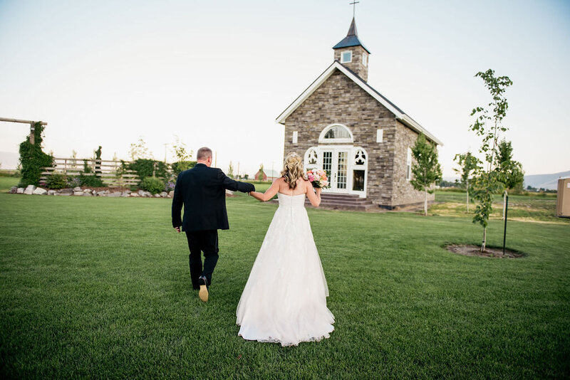 Oregon Wedding Venue White Barn Estate