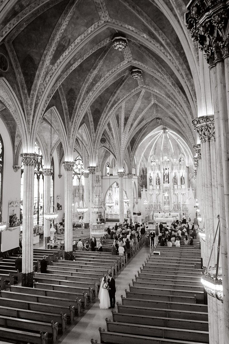 wedding-photos-at-the-sweetest-heart-of-mary-in-detroit-michigan-by-detroit-catholic-wedding-photogrpaher_0023