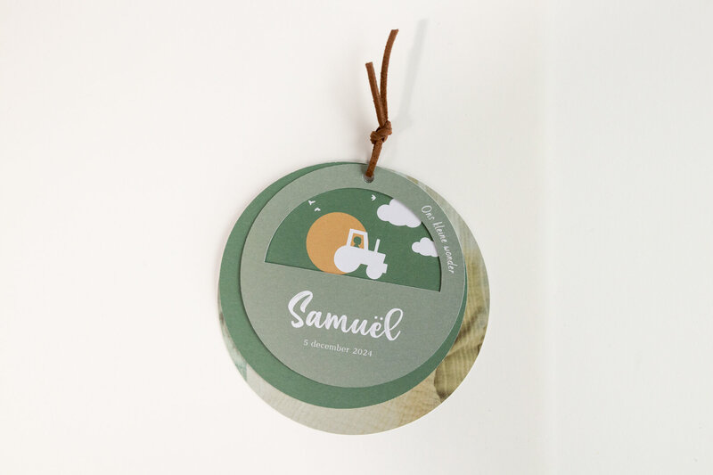Rond-label-geboortekaartje-Samuel-met-doorkijkje-2