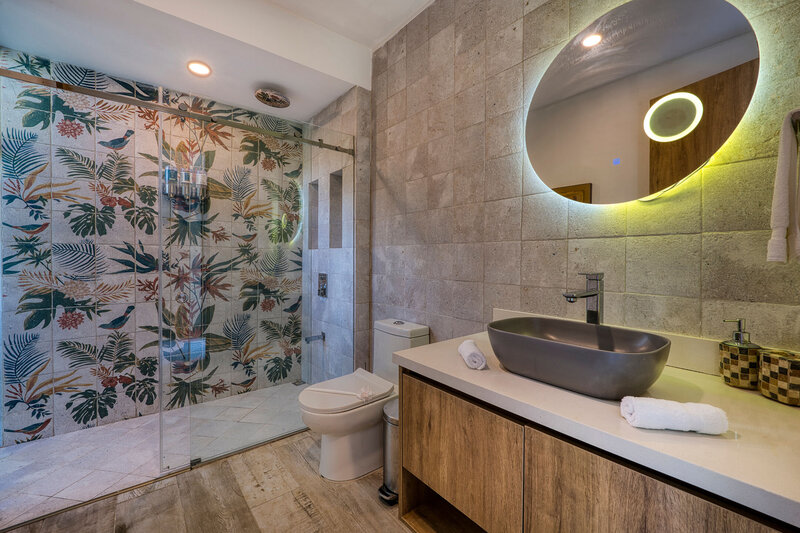 Luxury Queen suites - Queen bed private bathroom - deck -- Synergy (45)