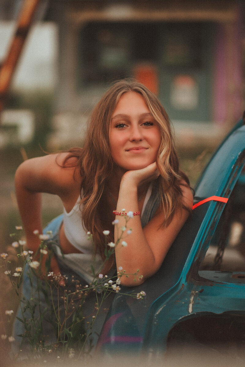 Look effortlessly charming with a casual coffee date profile photo taken in a cozy Minneapolis café. Our photography highlights your relaxed and approachable side, perfect for attracting a genuine connection.