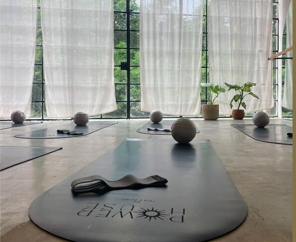 Pilates Strong SMA in San Miguel De Allende specializes in private Reformer Pilates sessions, offering personalized instruction focused on strength, flexibility, and core alignment through EnForma.