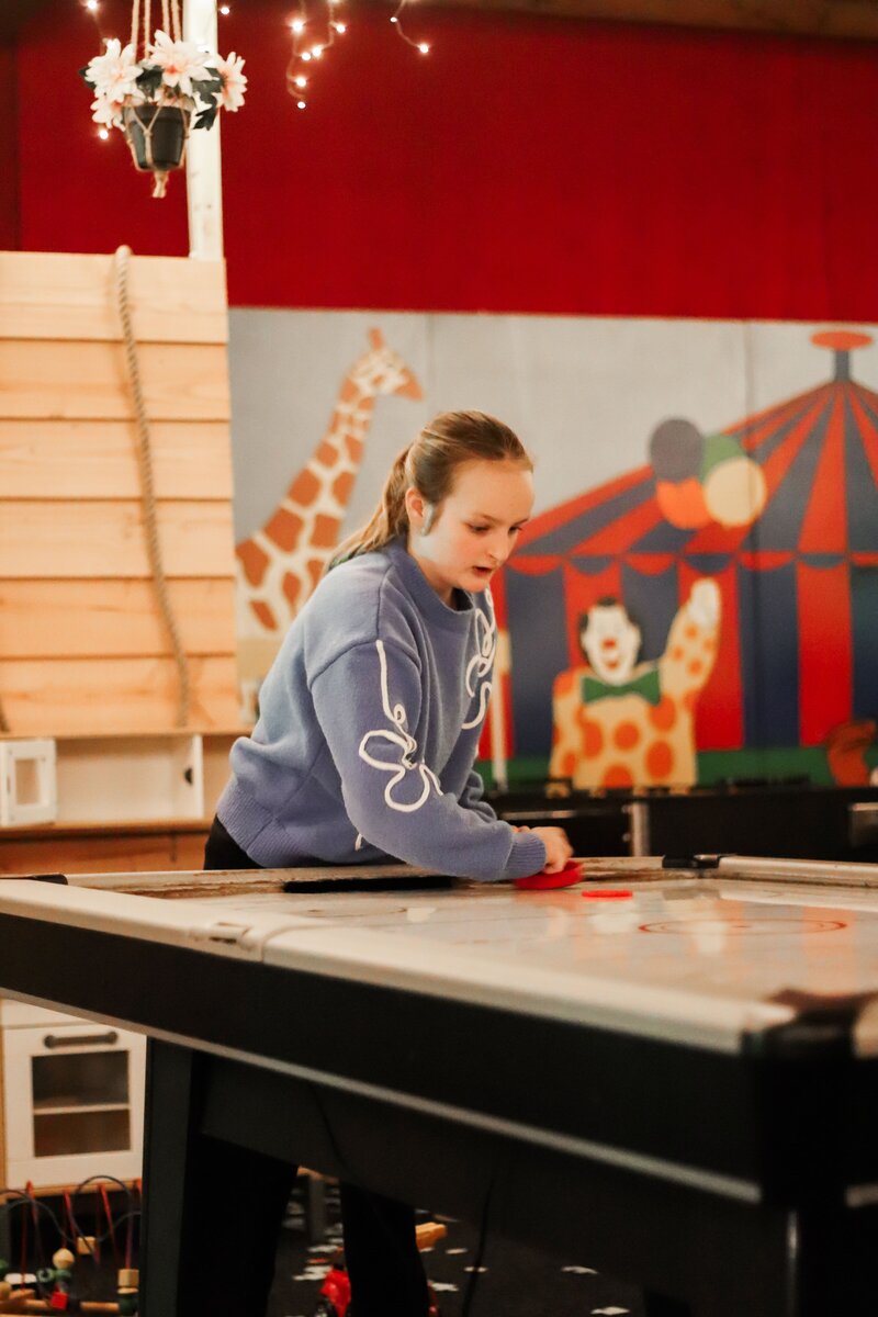 Verwarmde indoor speelhal – geschikt voor jong en oud, ideaal bij slecht weer.