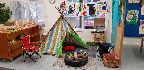 kinder-room-inside-with-tent