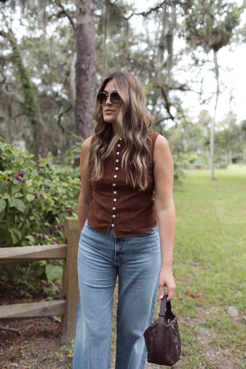 Hi, I’m Andi! I share casual style, Florida life, cozy home decor, and easy entertaining ideas + recipes. Inspo that’s pretty, purposeful, and doable.