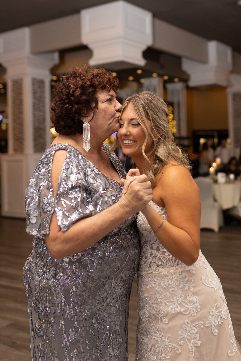 Wedding in Shelby Townshp MI by Savvy Shoots photography