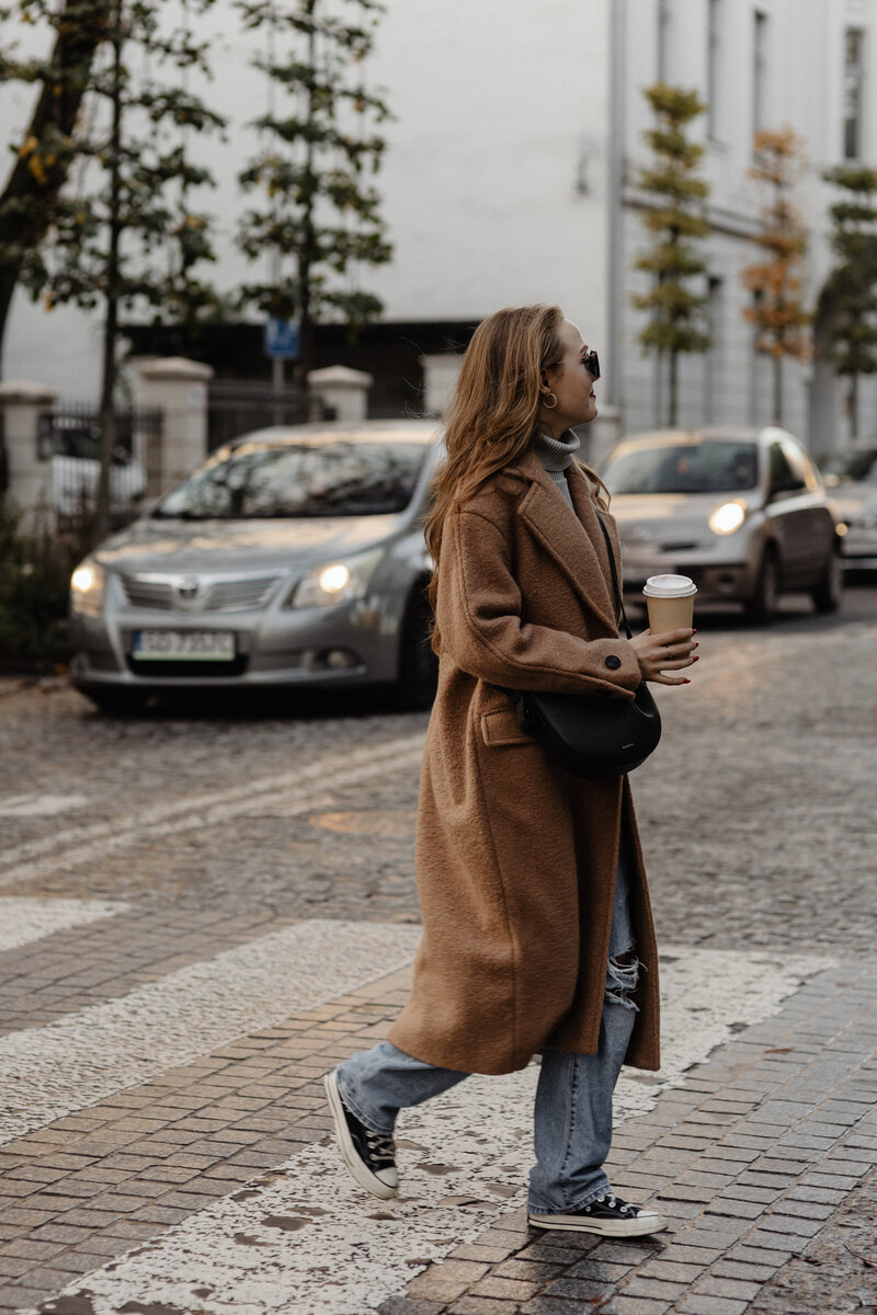 kaboompics_city-chic-in-autumn-casual-fall-outfit-fashion-trends-33471