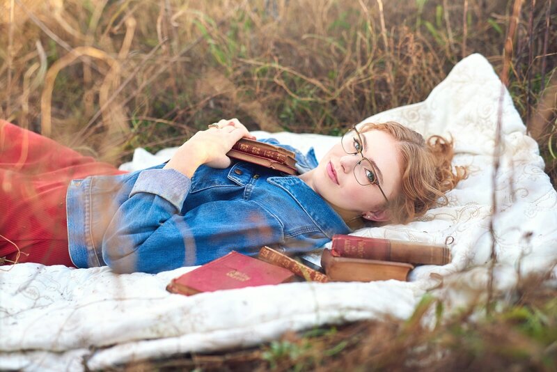 Senior Picture Photographer Captures Relaxed Outdoor High School Portrait-08