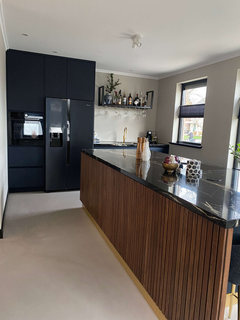 Keuken met Kookeiland en Marmeren Blad