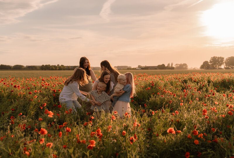 Gezinsshoot met kinderen bij zonsondergang gouda